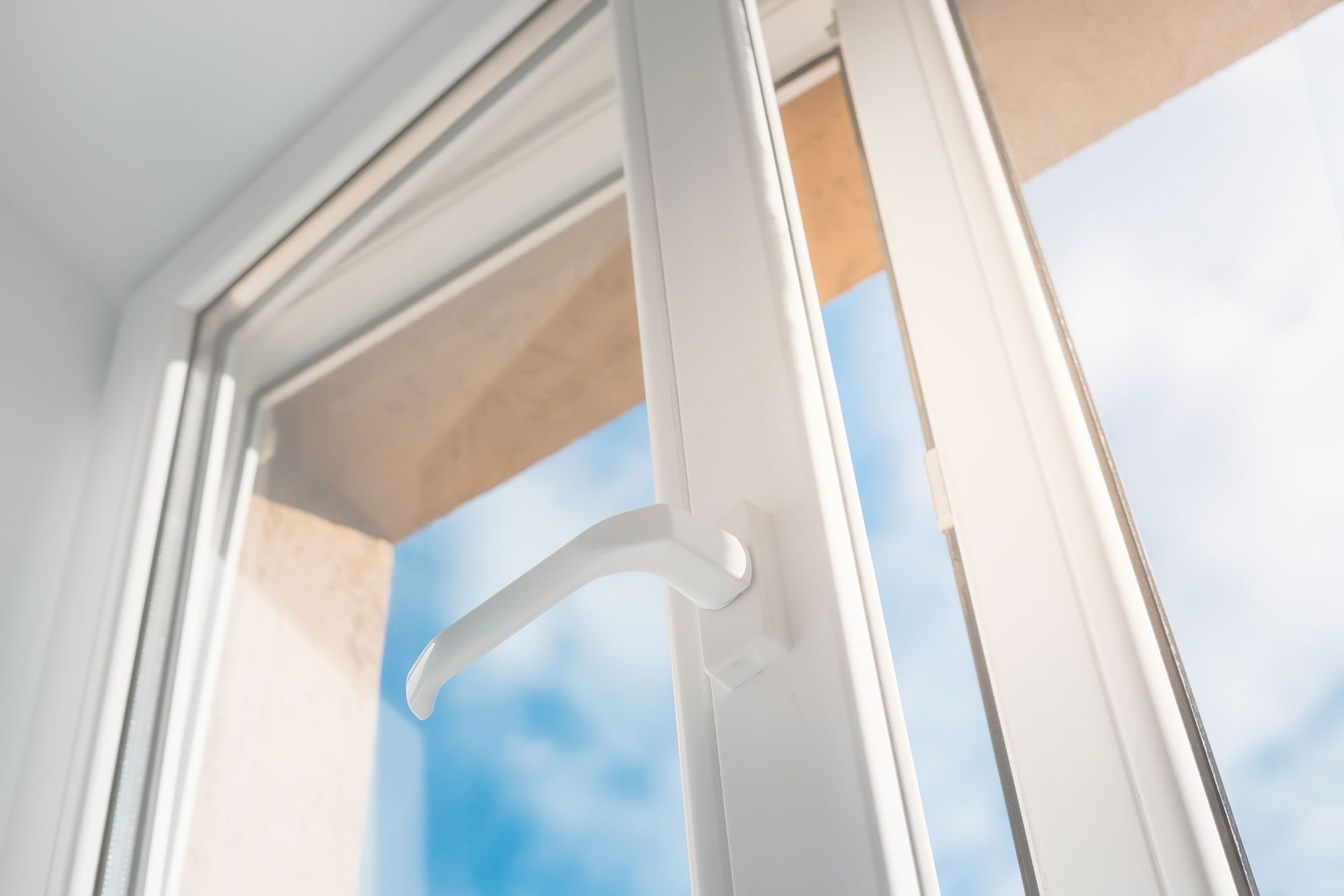 Einbruchschutz - Kellerfenster sichern, nicht vergessen Schwachstelle Kellerfenster - Fenstersicherheit & Alarmanlage