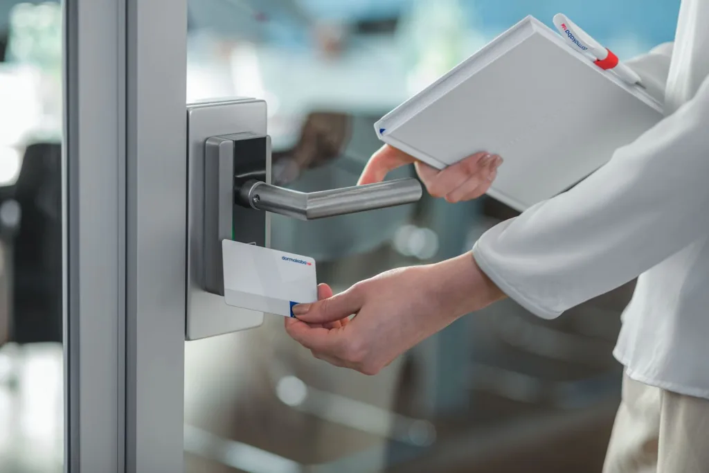 c-lever-compact_A19-elektronisches-schloss-mit-id-karte